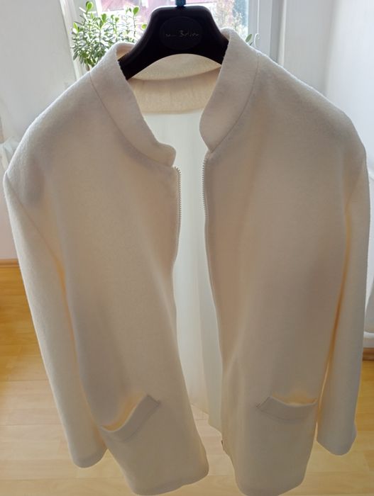 Płaszczyk damski rozm.50 -ze stójką. Na podszewce.Kolor ecru.