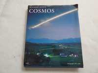 Livro Cosmos com imagens de grandes dimensões
