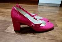 Рожеві шкіряні туфлі