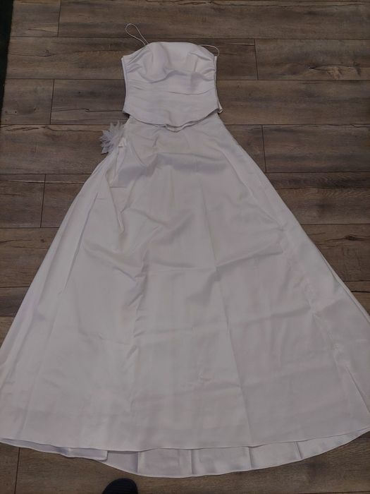 Suknia ślubna z halką na kole