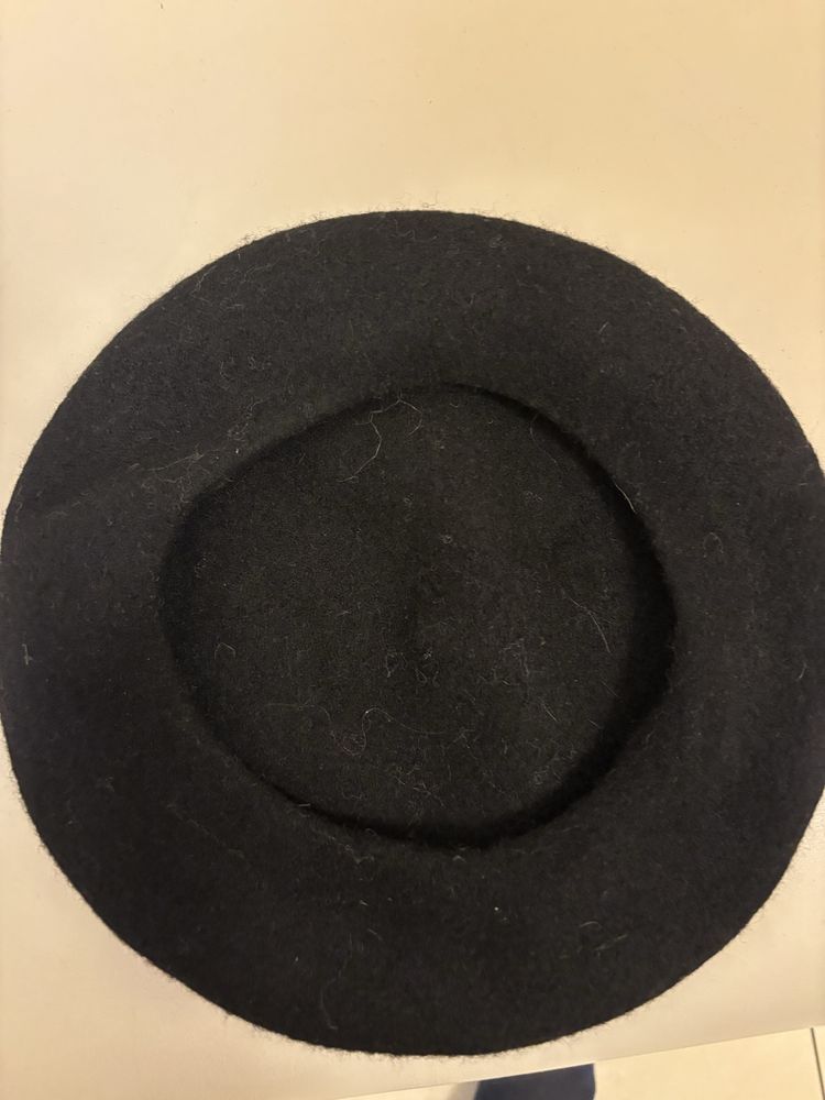Czarny welmiany beret uniwersalny
