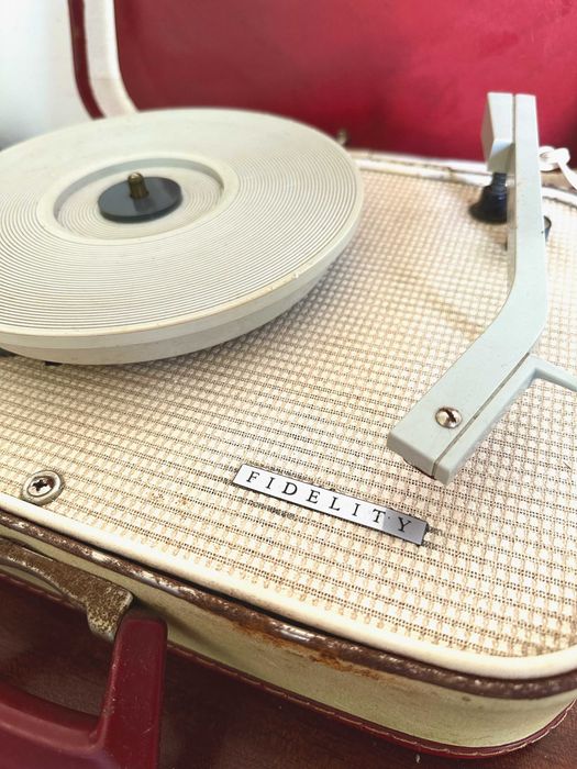 Gira Discos vintage Fidelity portátil model HF 31