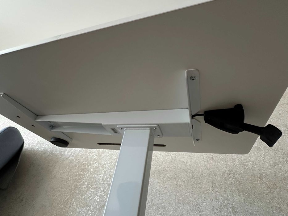 AOKE MobileDesk — мобільний стіл з пневматичним регулюванням висоти