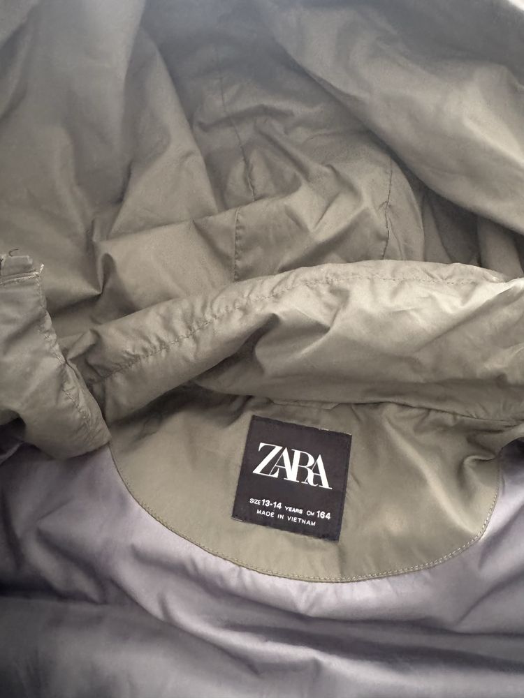 Colete Zara Acolchoado com Capuz