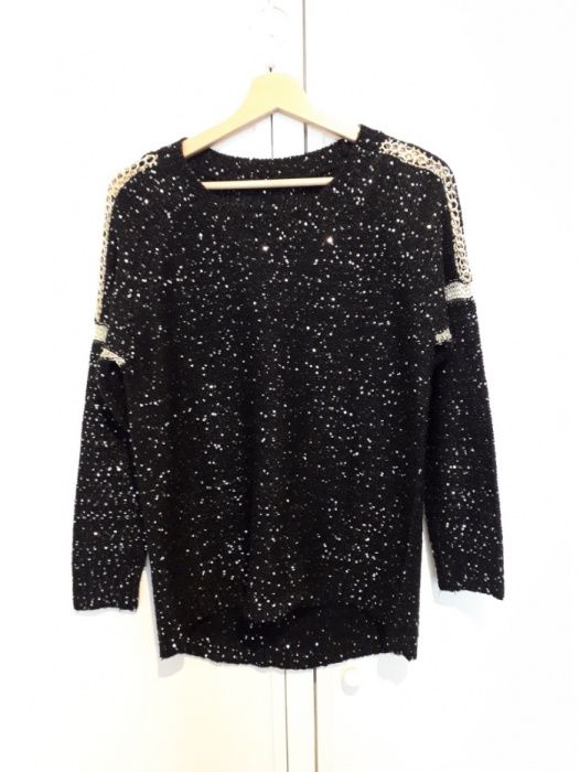 Camisola com lantejoulas e detalhes dourados