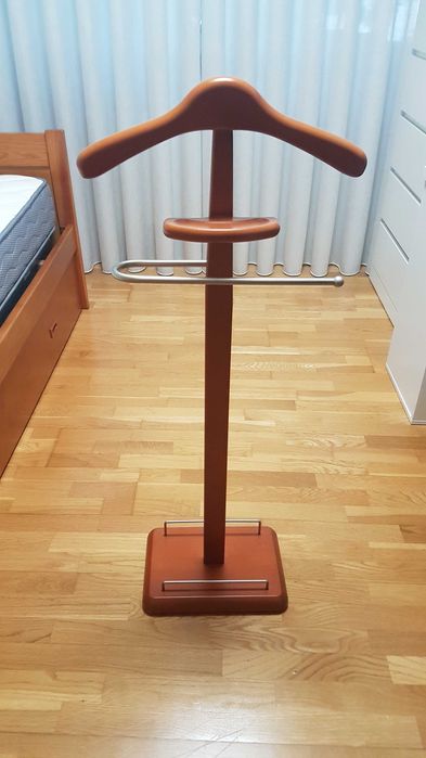 Cabide de pé para quarto
