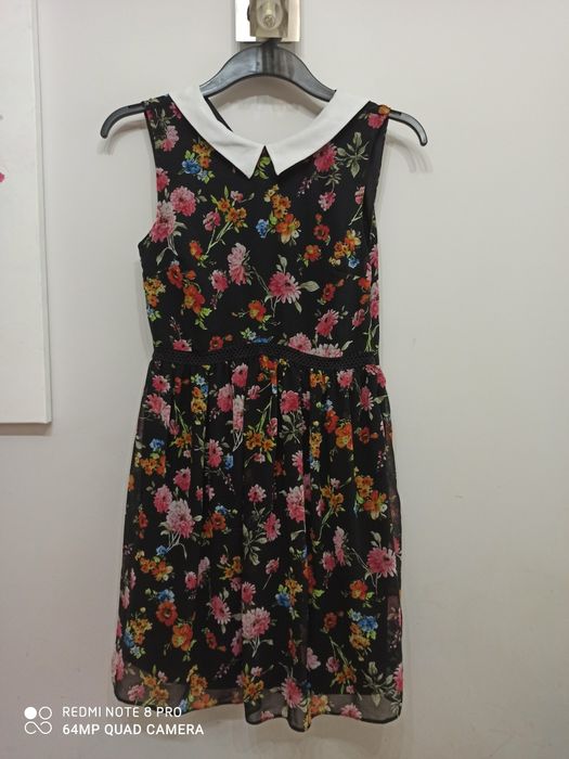 Nowa sukieneczka Zara w kwiaty i z uroczym kołnierzykiem