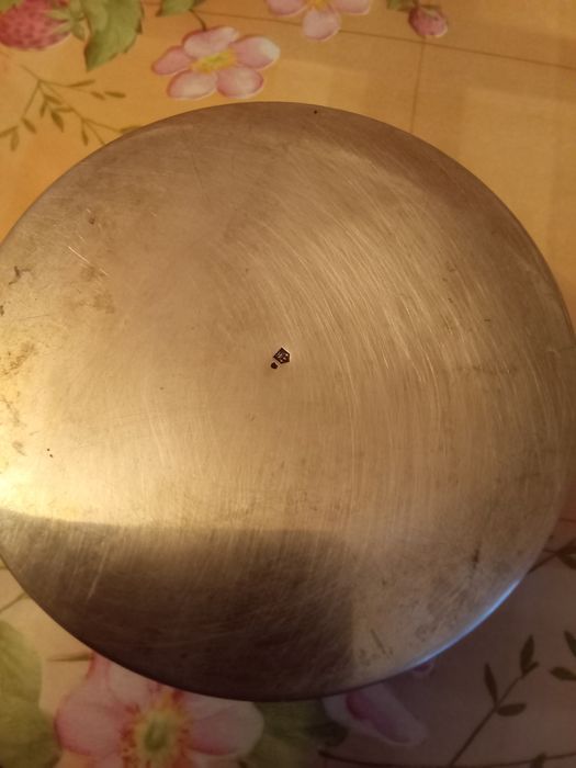 Caixa e moedas em prata antigas