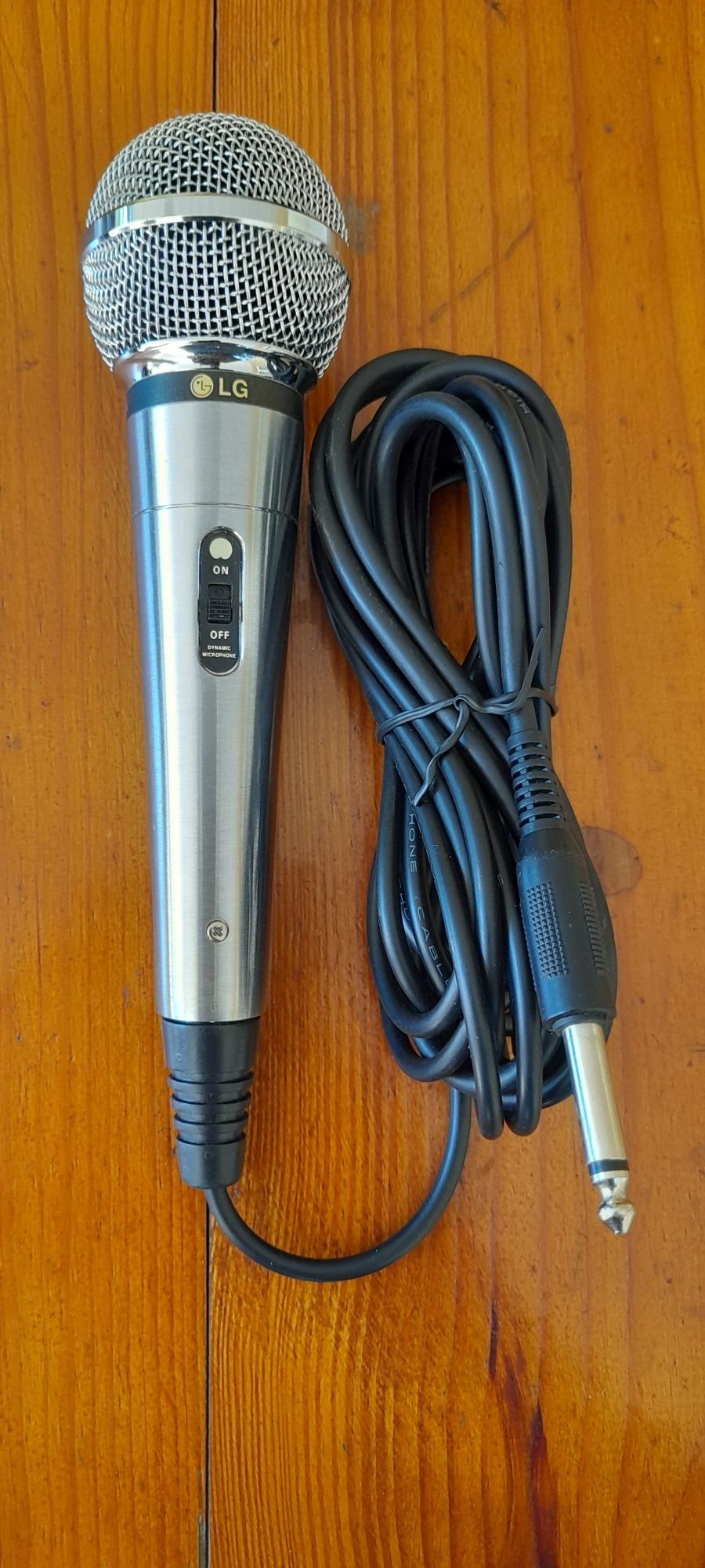 Продам вокальные микрофоны,радио систему  SHURE,AKG..