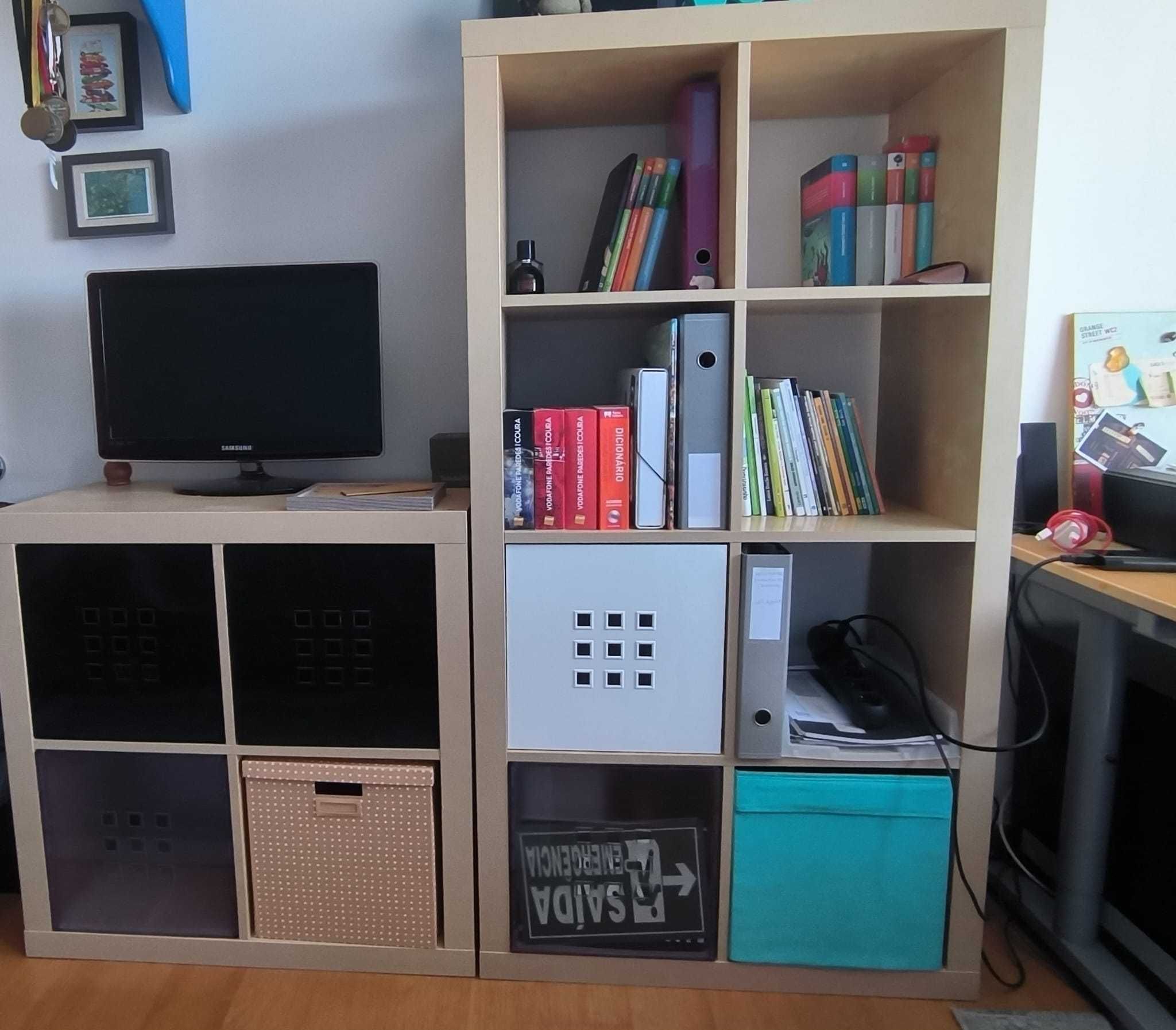 2 Estantes IKEA c/ 4 caixas de arrumação