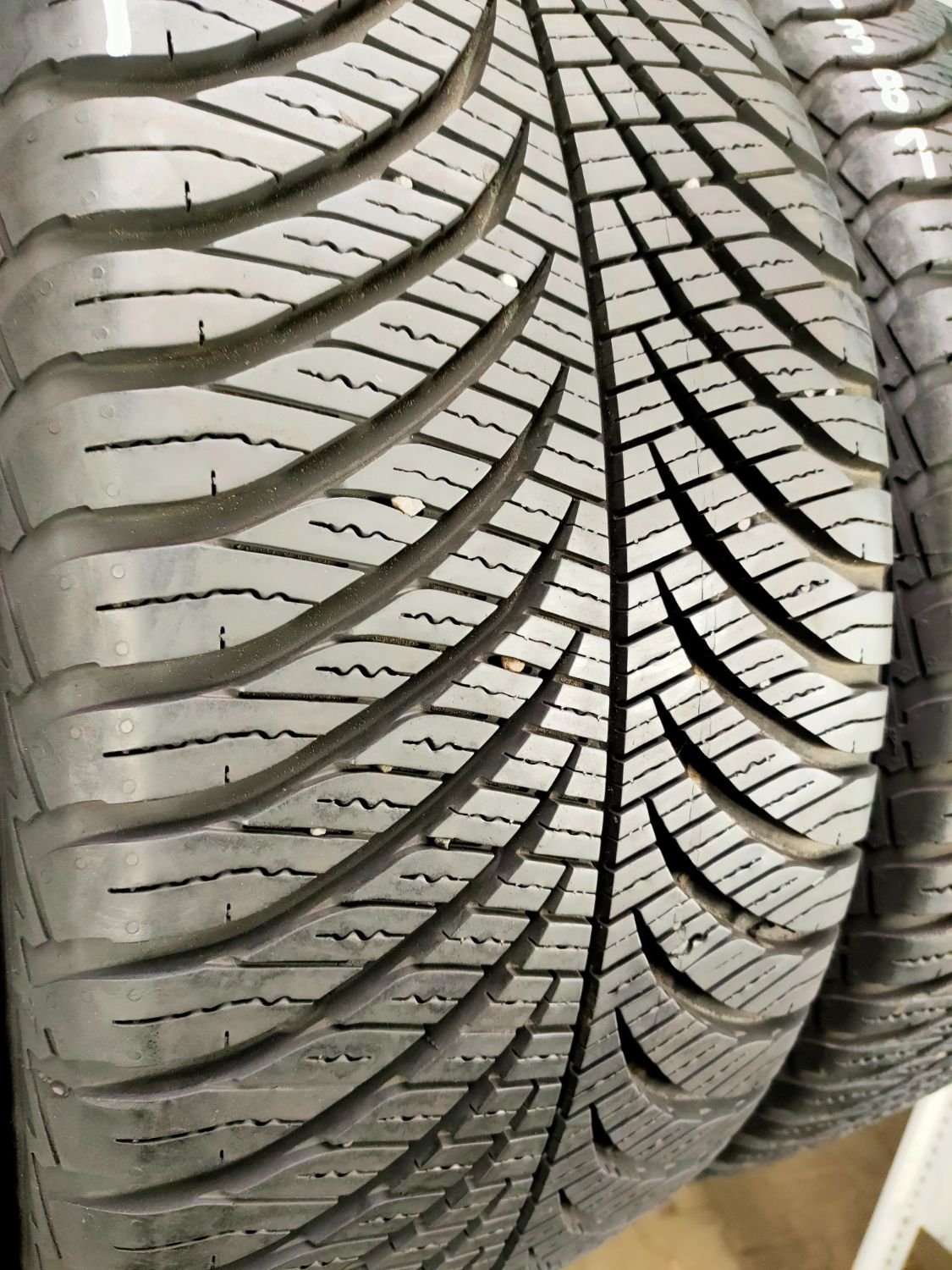 Opony 215/45R16 całoroczne 215/45/16 GOODYEAR (osobowe) OO14381