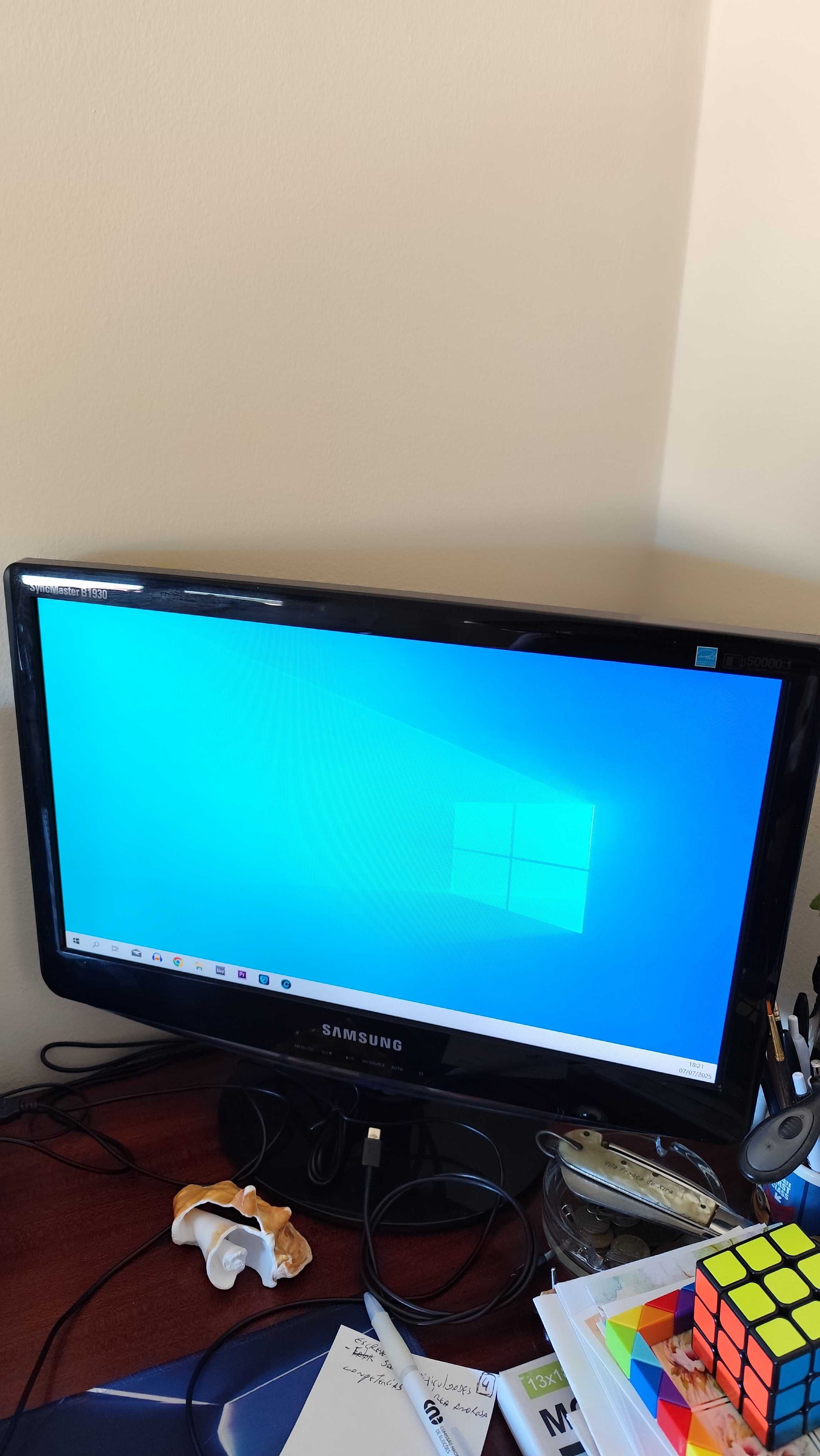 Monitor com adaptador vga