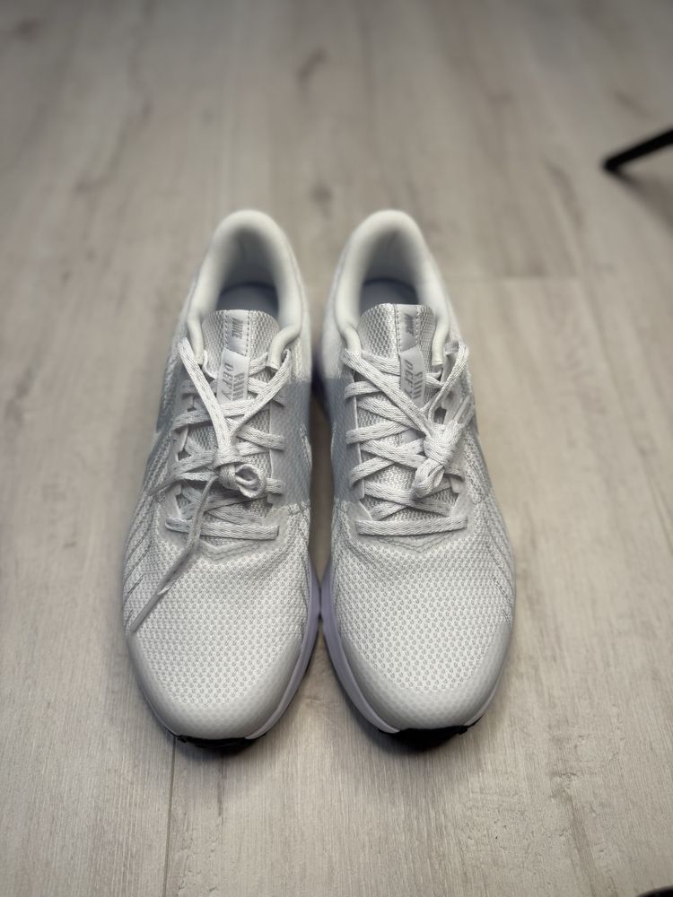 Кросівки чоловічі Nike Run Defy HM9594-100