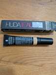 Korektor mocno kryjący - HUDA BEAUTY The Overachiever, 06G Nugat