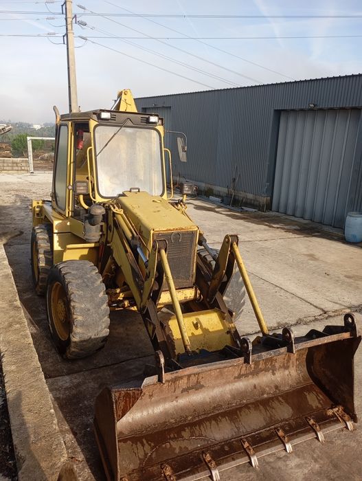 Retroescavadora motor perkins venieri 7.33