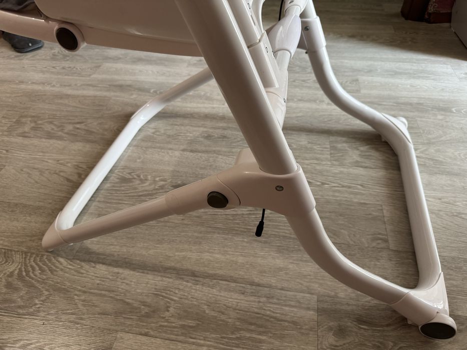 Продам стульчик качели CARRELLO Triumph CRL-10302