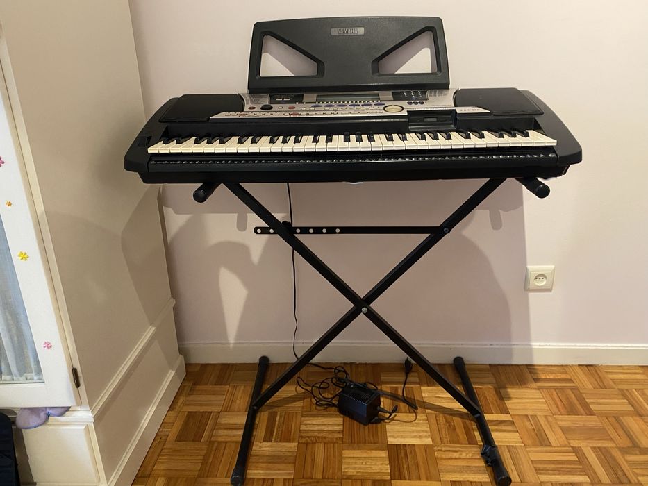 Teclado YAMAHA PSR-550