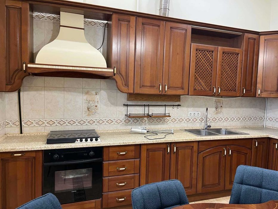 Здається 3-к.кв в центрі столиці - на вул.Омеляновича-Павленка,14/12