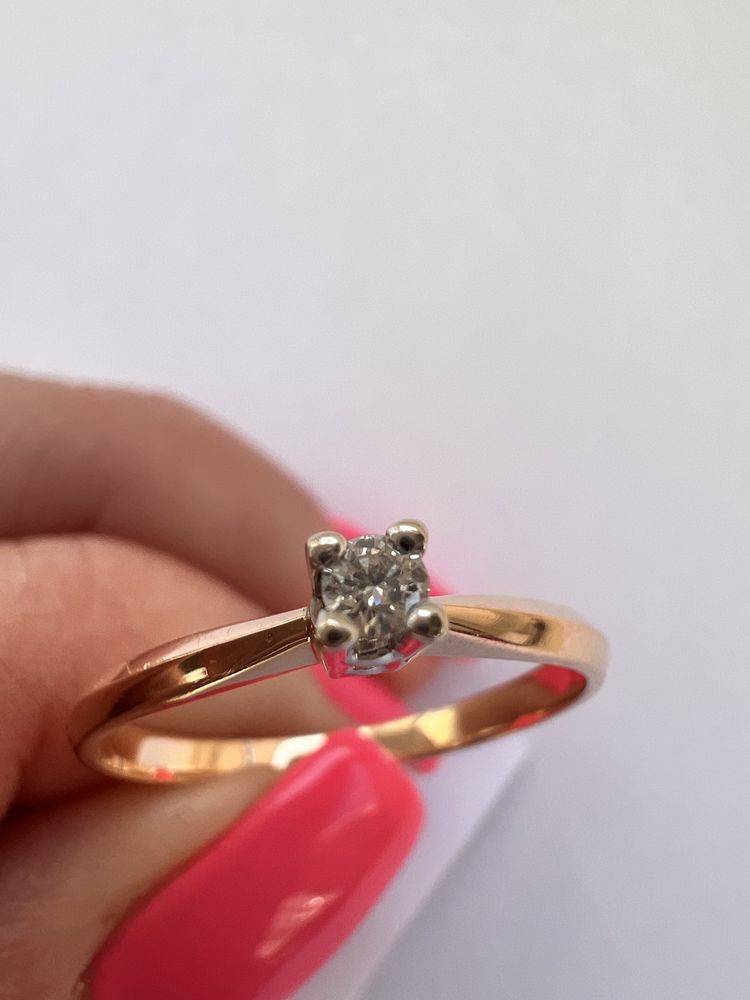 Дострйное золотое кольцо с бриллиантом комби золото 585 проба