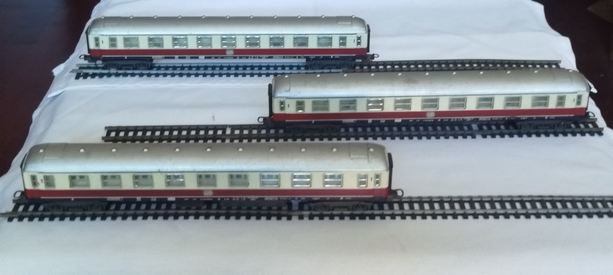 6 Carruagens e duas Locomotivas mais linhas