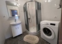 Продаж 3-кімнатної квартири з сучасним ремонтом на Виставці!