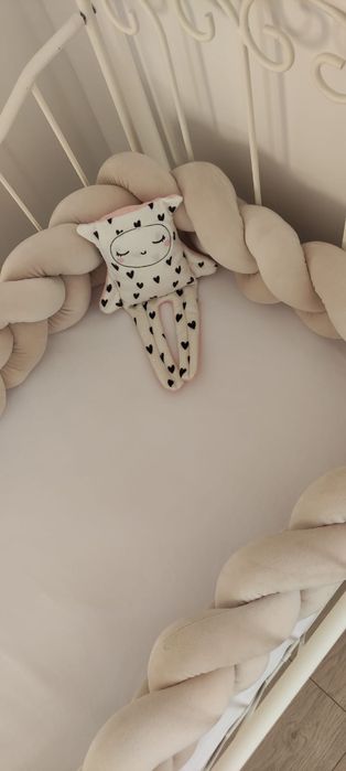 360 cm warkocz ochraniacz do łóżeczka welur jasny ciepły beż