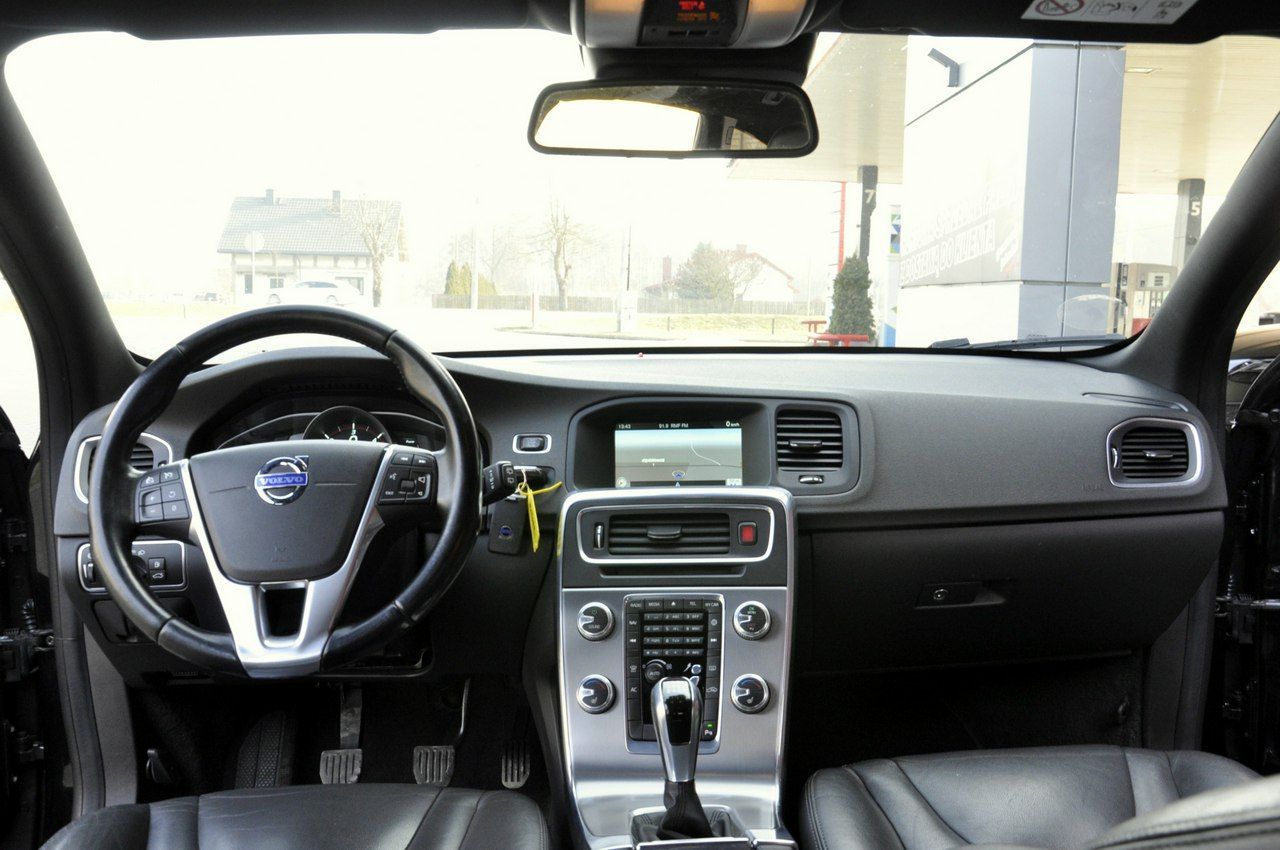 Volvo V60 2,0D4 181KM Momentum/Ledy/Xenon/Skóry/Navi/PDC/Serwis/GwArAnCjA