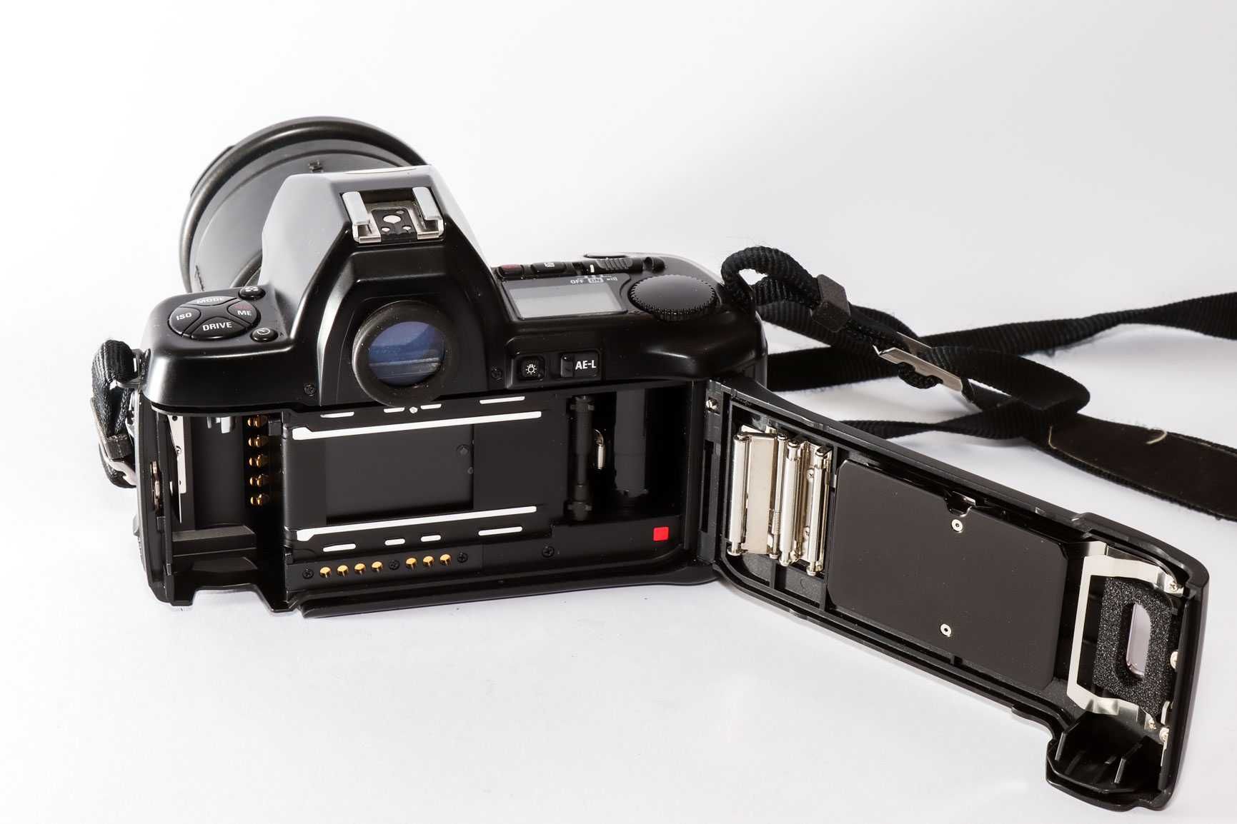 Nikon 801 lustrzanka analogowa AF z obiektywem 28-200 tamron AF