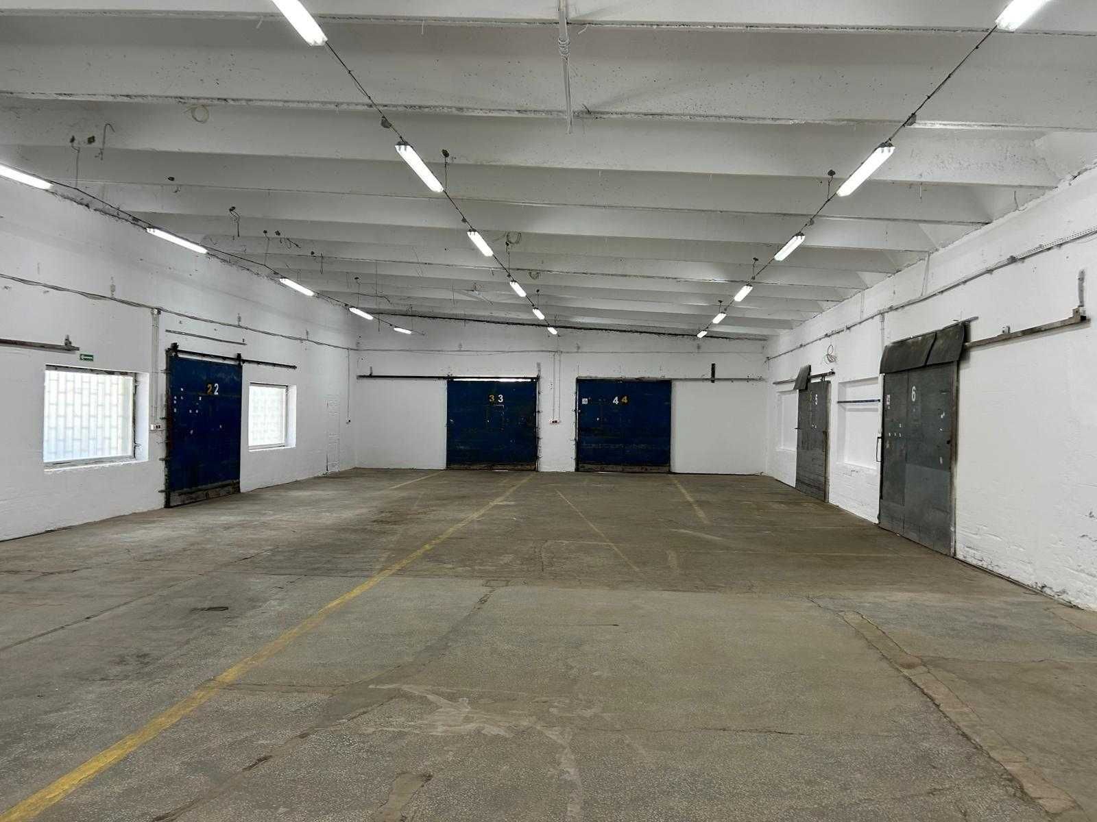 Lotnisko-Magazyn od 100-280 m2 + zaplecze,  Plac na parking , skład