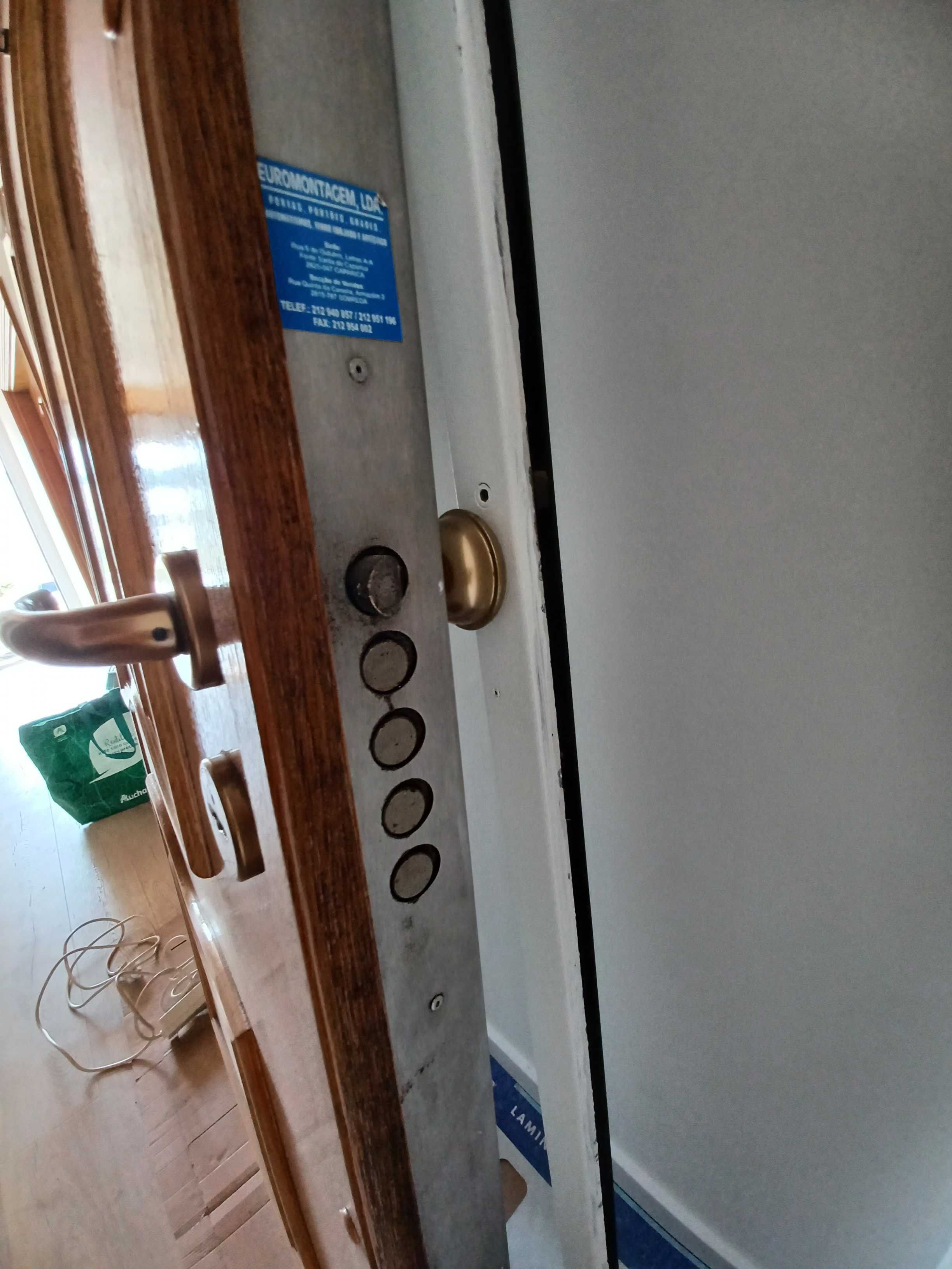 Porta blindada classica e renovada