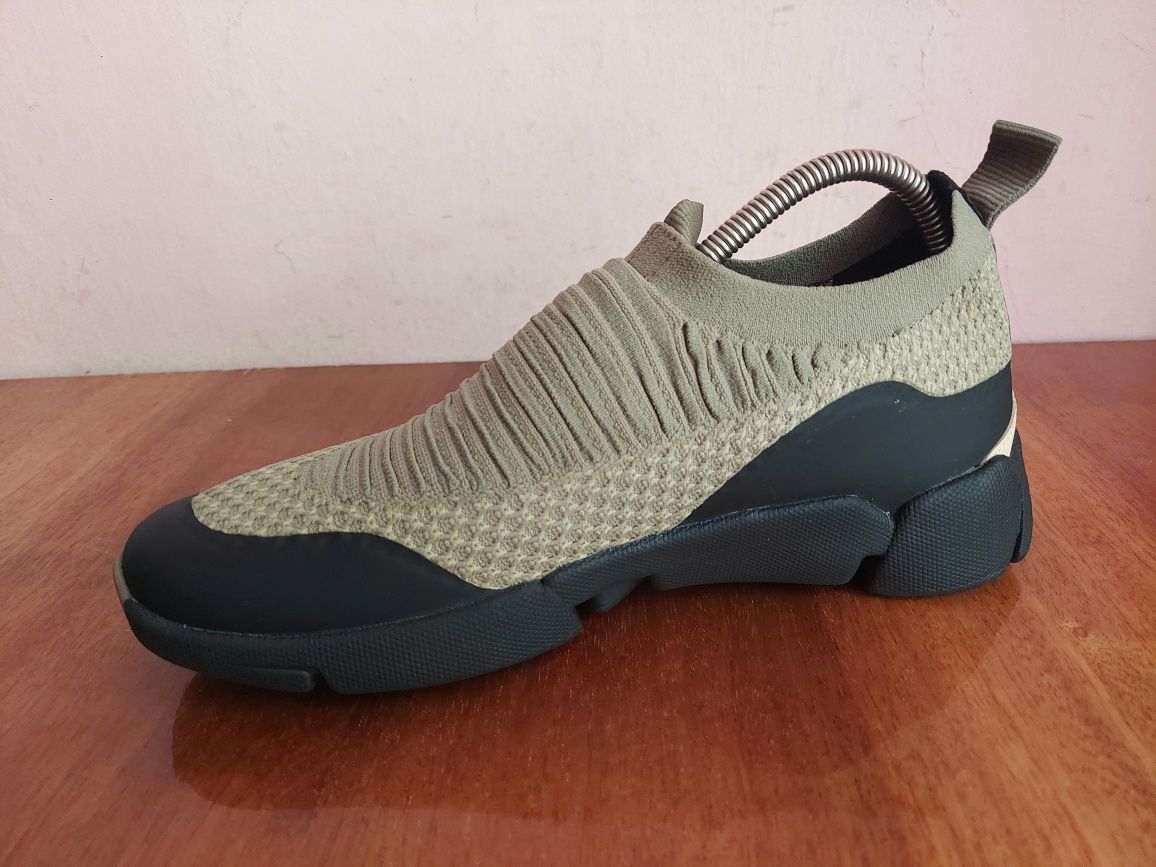 Сліпони фірми Clarks оригінал

Розмір по бірці :
US 7  1/2  UK 6  1/2