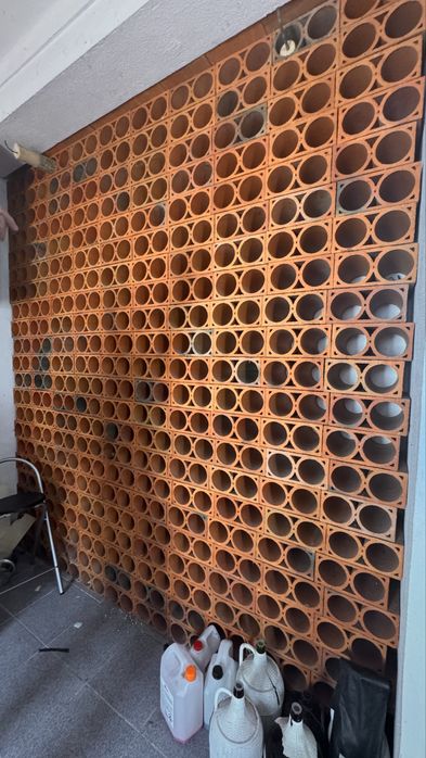 Garrafeira em tijolo +400 garrafas