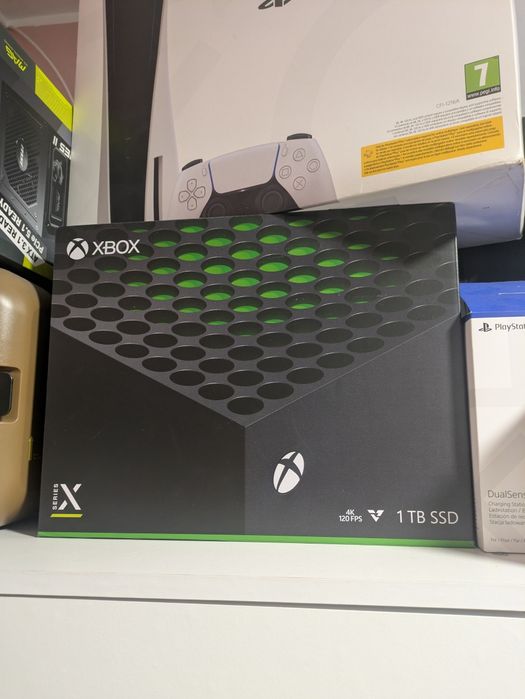 Xbox Series X  Como nova e com acessórios