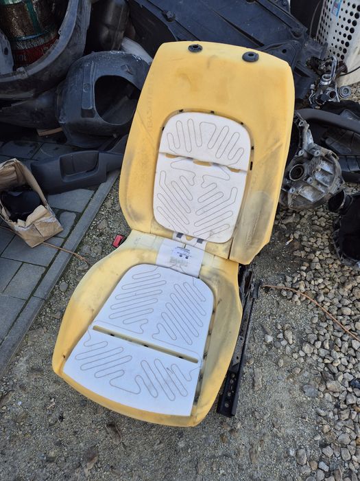 Mata grzewcza fotela skoda superb II gąbka stelaż zapinka pasa kierowc