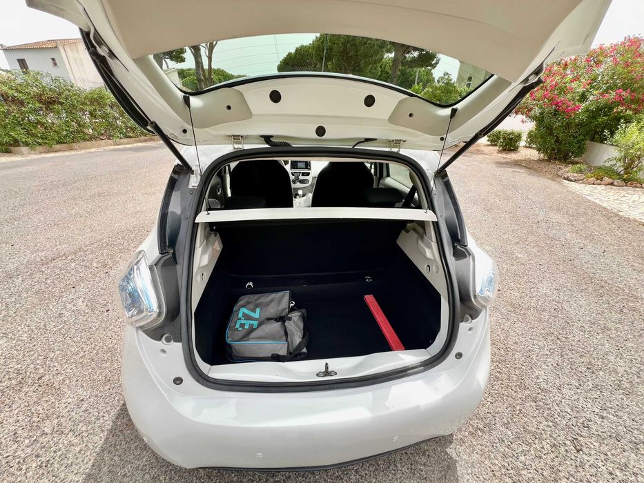 Renault Zoe r 240 life com bateria própria, autonomia urbana 140 kms