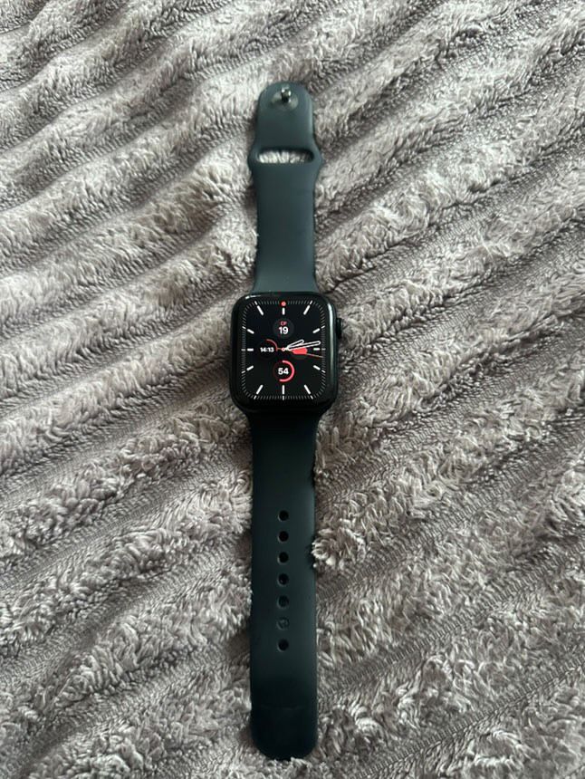 Продам смарт годинник: Apple Watch SE в ідеальному стані