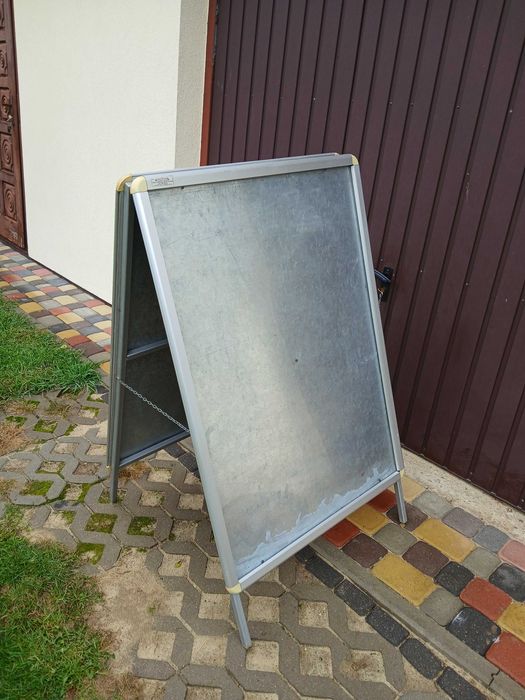 Potykacz Stojak Reklamowy na zewnątrz ,z systemem zatrzaskowym