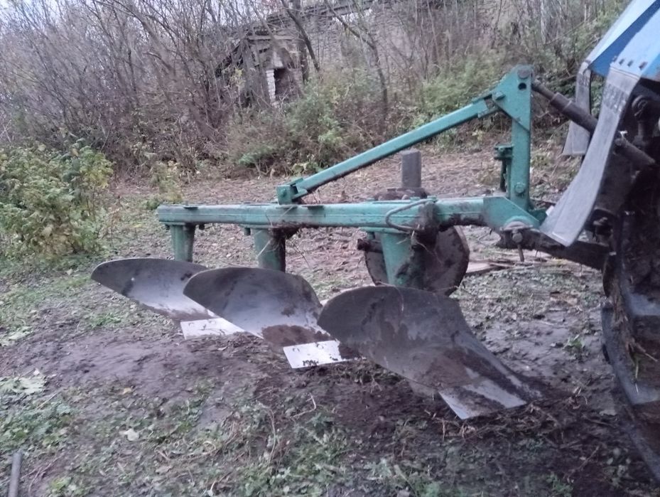 Продам плуг 3-35