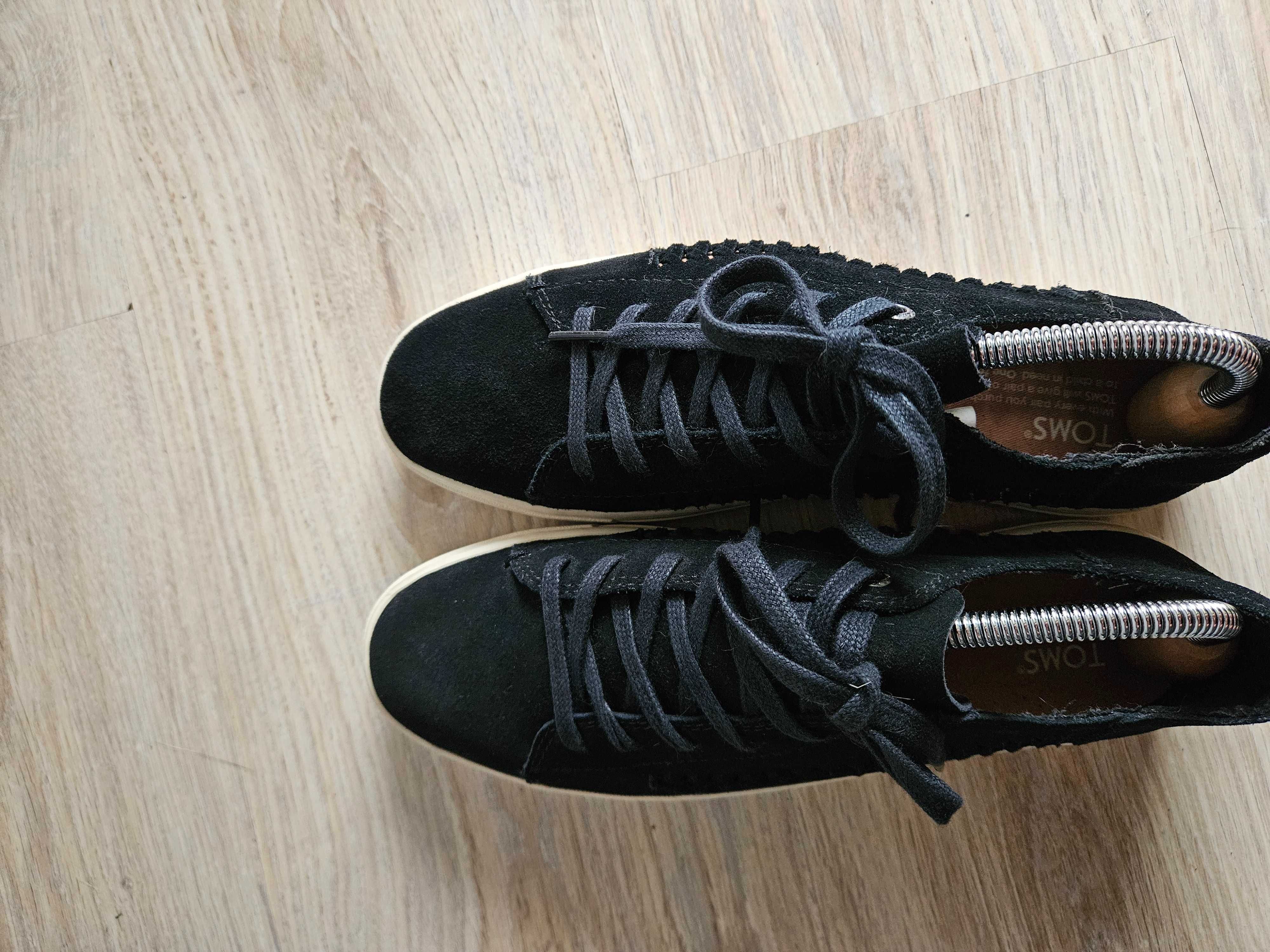 Toms 39 skórzane czarne zamszowe ażurowe sportowe sneakersy tenisówki