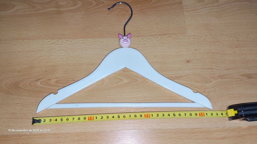 Cabide criança com porquito