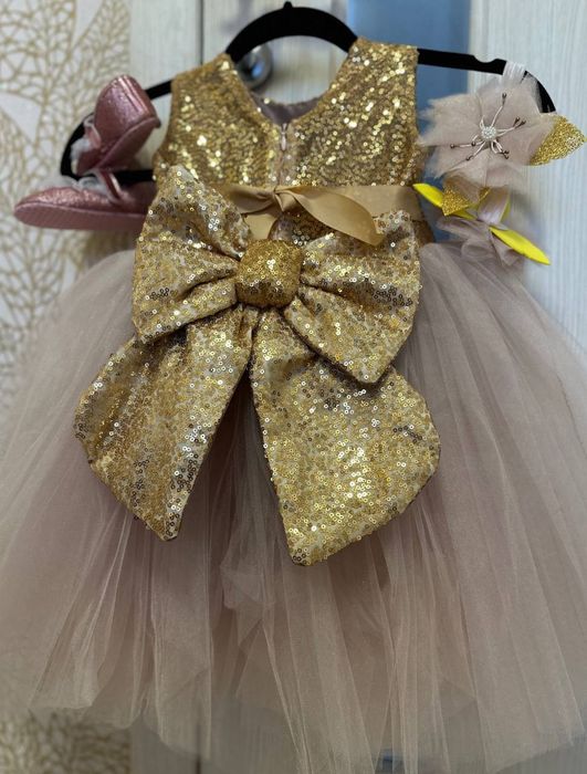 Дуже пишна сукня/плаття на 1 рочок