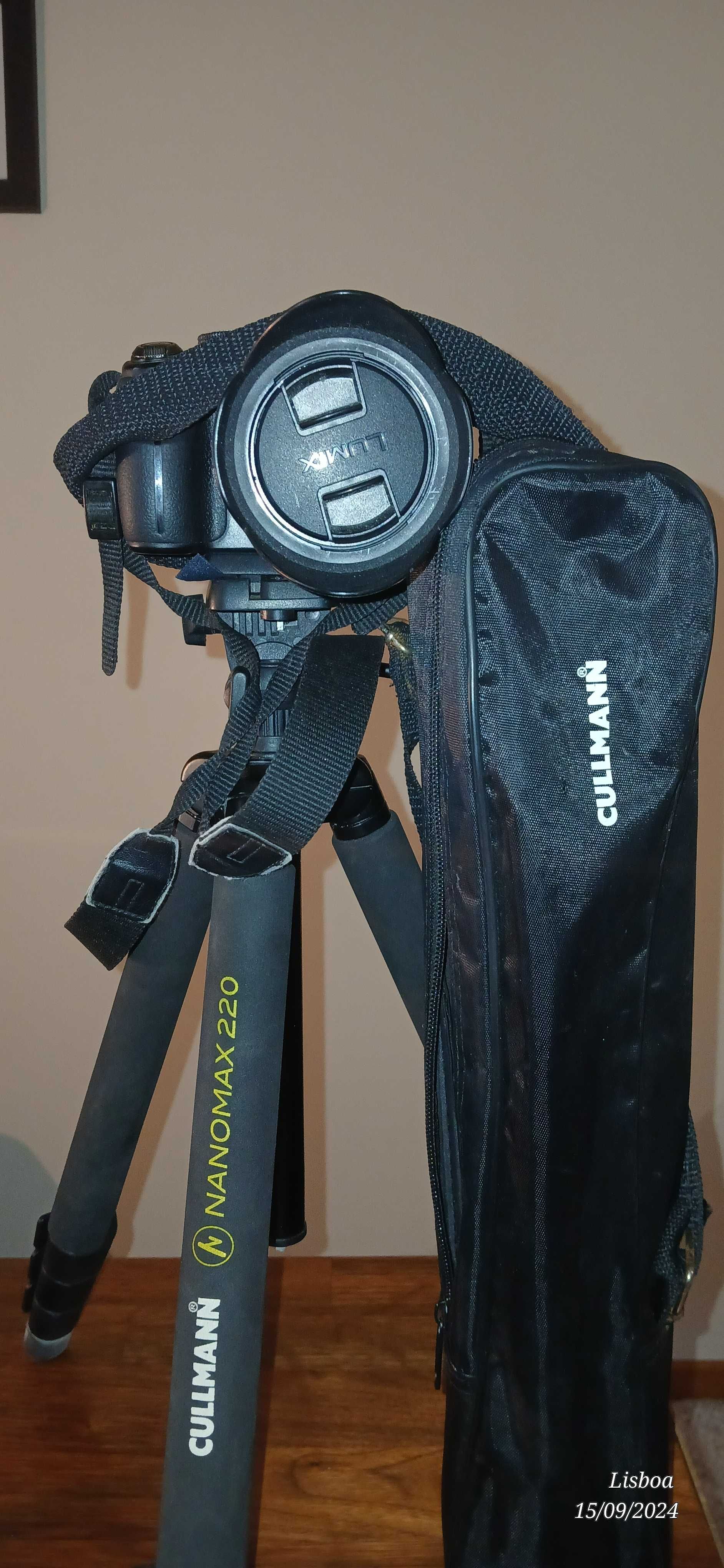 Maquina fotográfica Panasonic com tripé