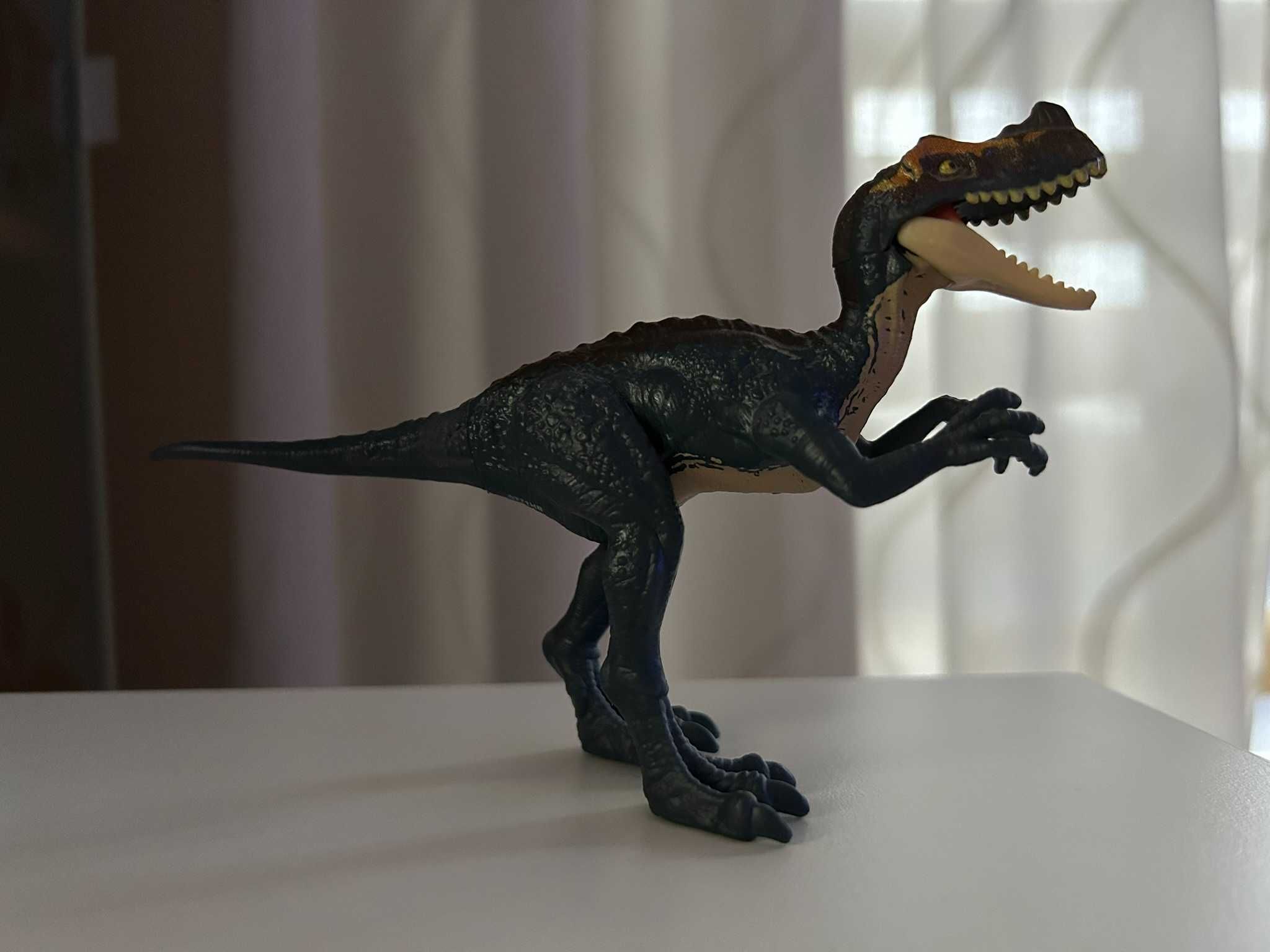 Jurassic World - Niebezpieczny dinozaur - mięsożerca
