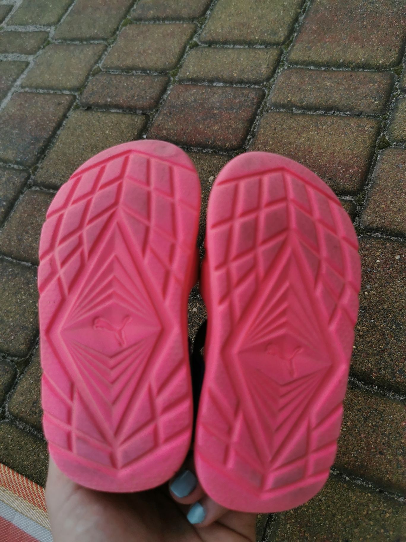 Sandały sandałki piankowe lekkie na basen plażę Puma na rzepy r. 22