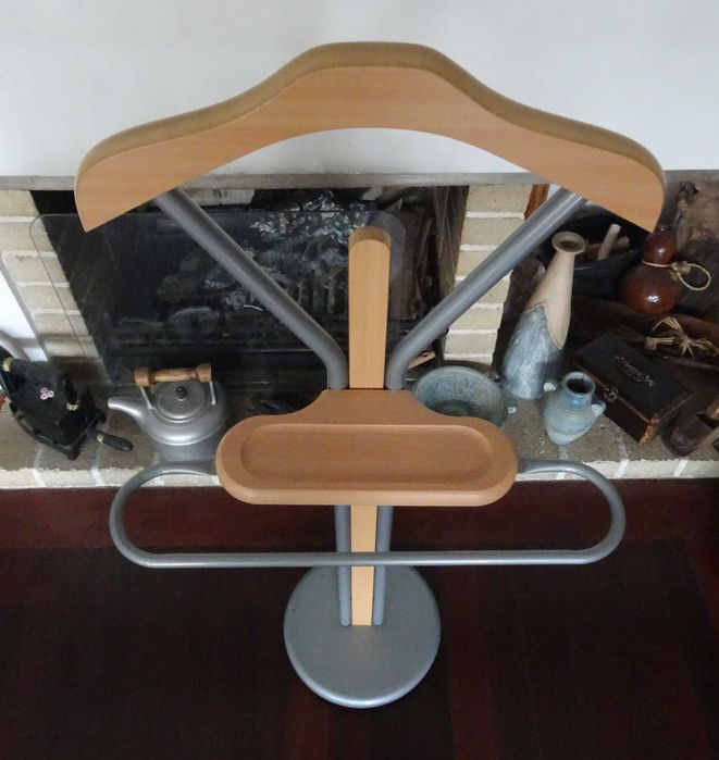 Cabide de Quarto em Madeira com Estrutura em Metal