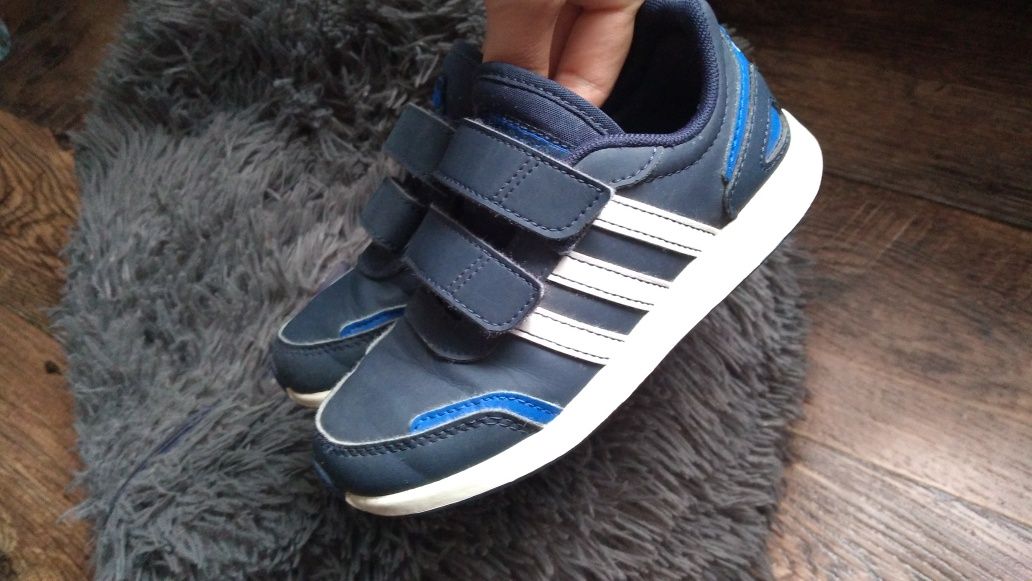 Chłopięce lekkie oryginalne buty adidas rozmiar 28