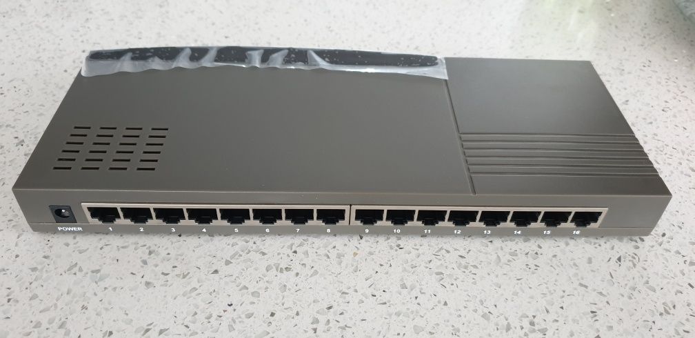 Продам TP-LINK TL-SF1016D Fast Ethernet Desktop Switch