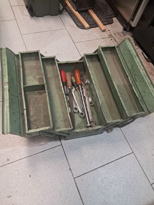 Caixa de ferramentas com ferramentas