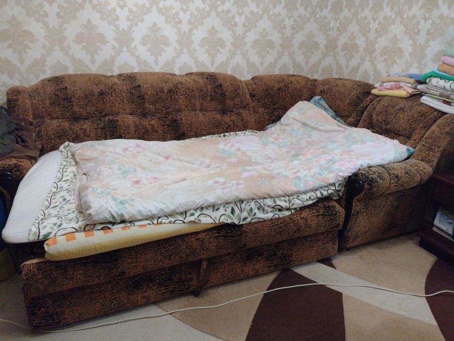 Диван  угловой .