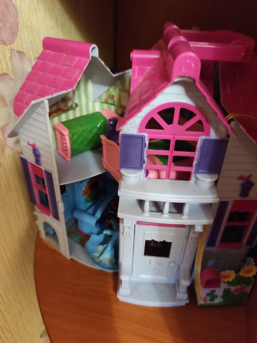 Будинок для іграшок і будинок для поні